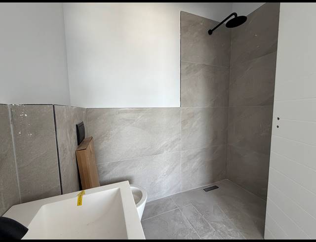 5 BEDROOM HOUSE FOR SALE IN SANDOWN